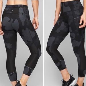 Athleta Camo capri leggings